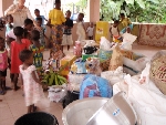 vivres et produits de toilette pour les orphelins